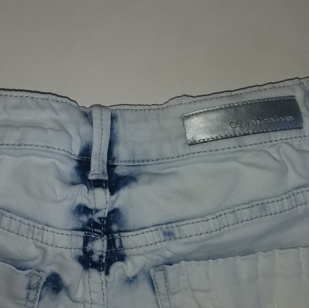 Calvin Klein Jean shorts. Acid wash. - Picture 7 of 7